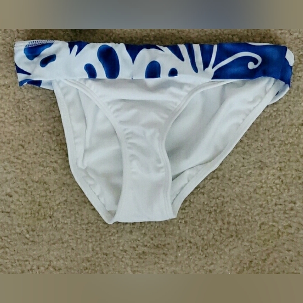 NWOT, VENUS Women's White Pearl Bathing suit Bottom (Only)